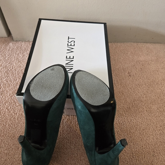 Nine West platform pumps - Picture 3 of 4